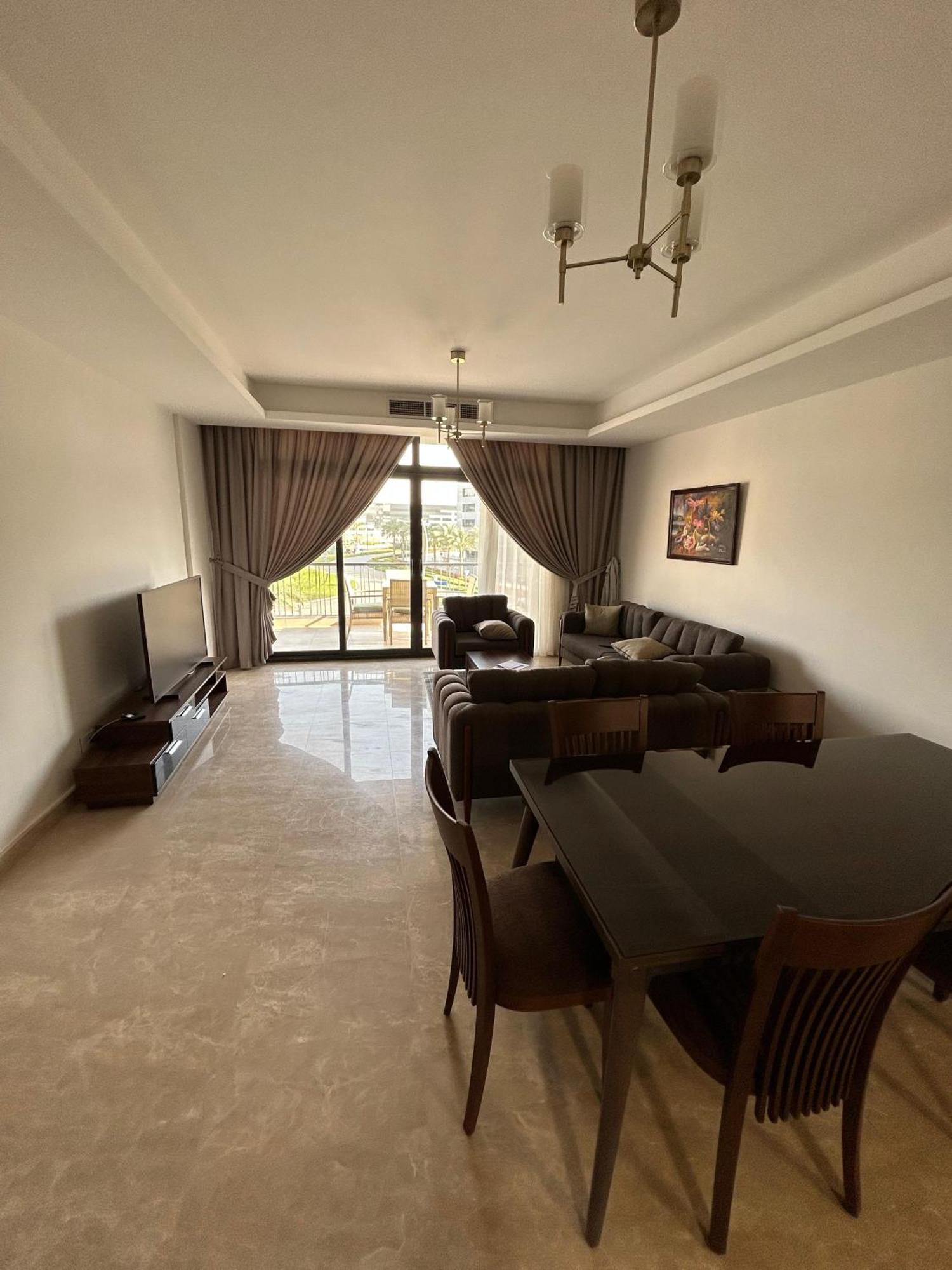 Cfc Modern 2br, Walk To Cfc Mall Apartamento