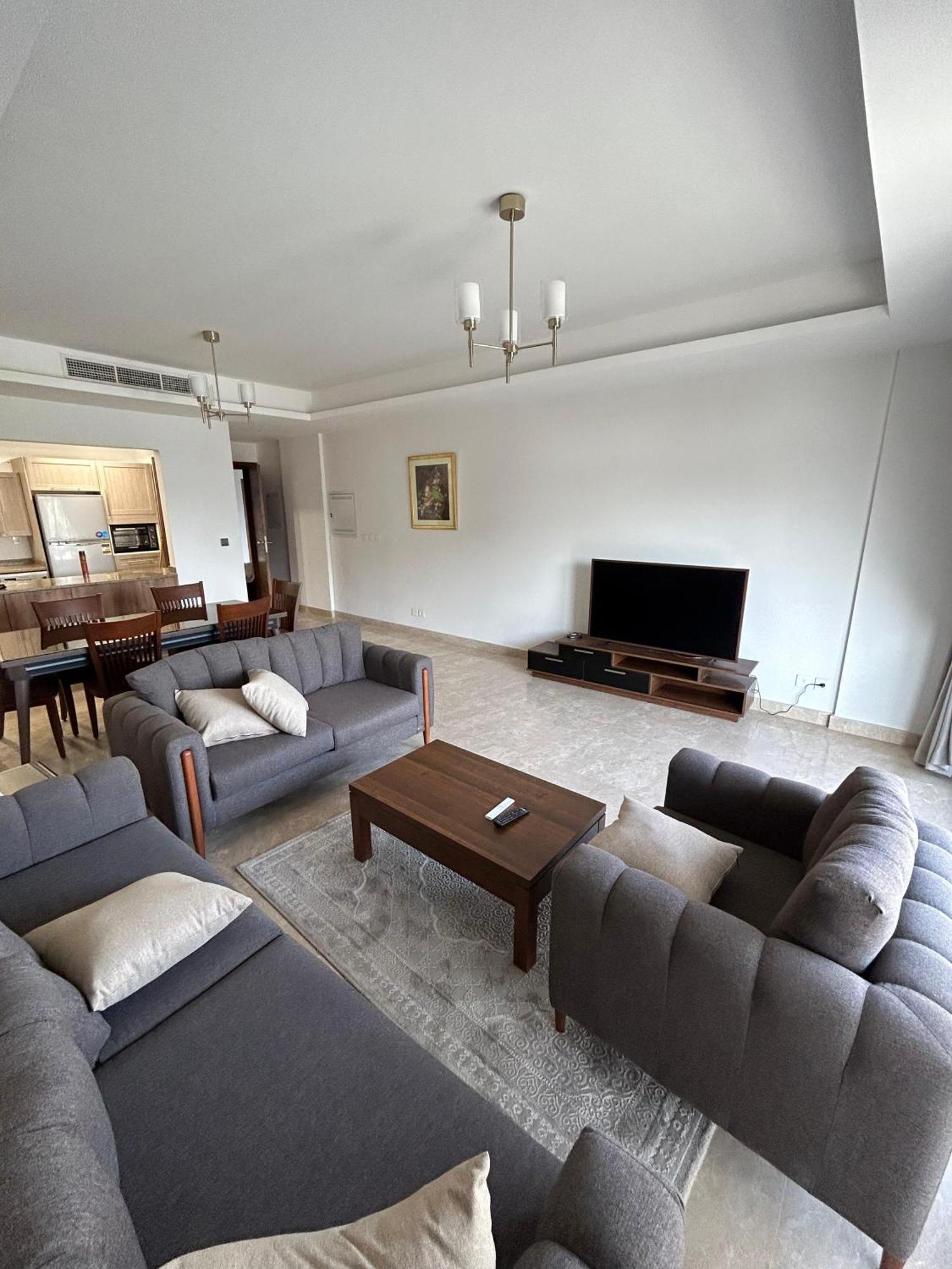 Apartamento Cfc Modern 2br, Walk To Cfc Mall *