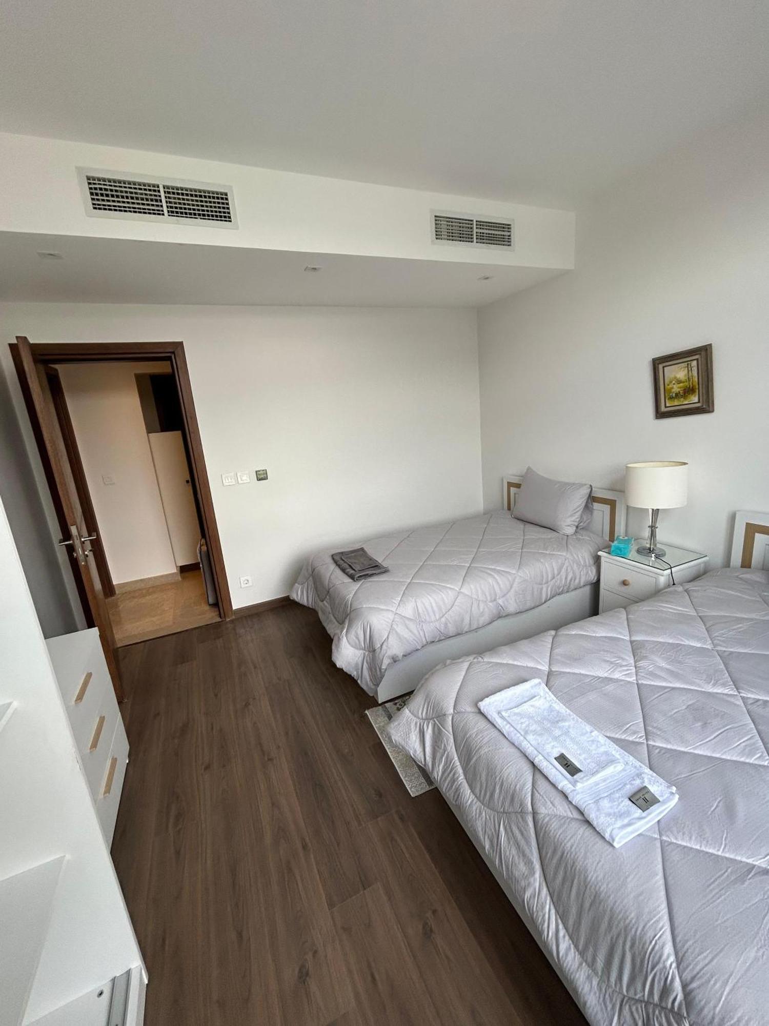 Apartamento Cfc Modern 2br, Walk To Cfc Mall *