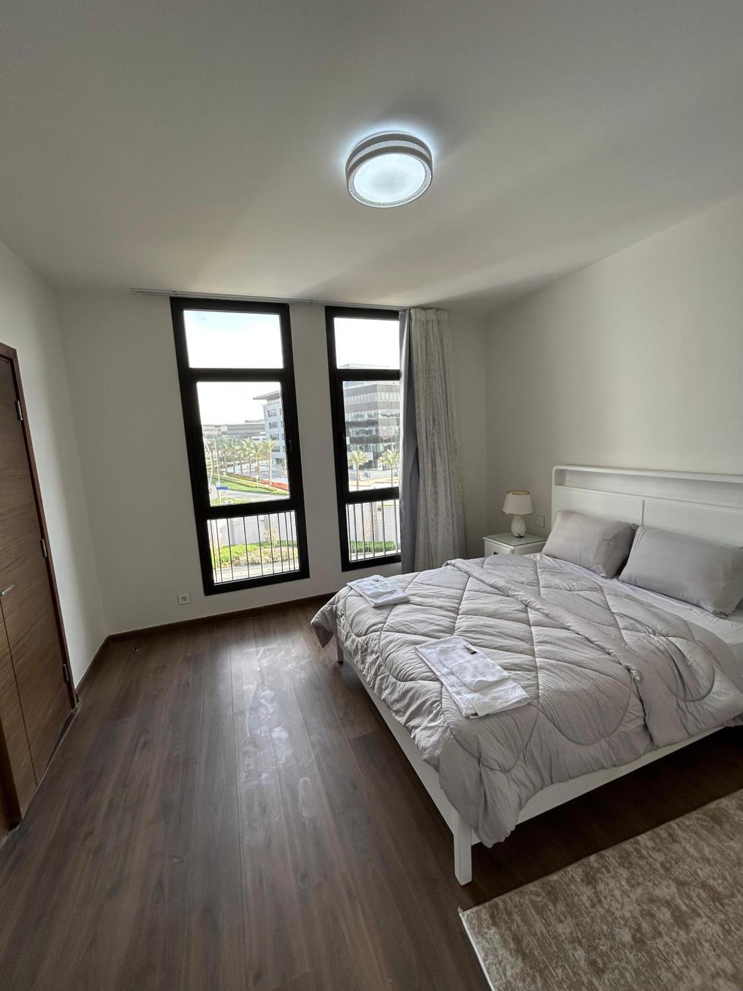 Cfc Modern 2br, Walk To Cfc Mall Apartamento *